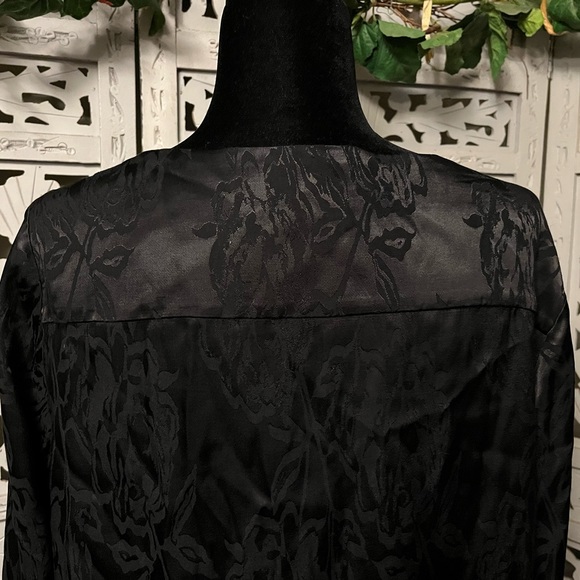 NWT! CHICOS BRILLIANT BLACK & SHINY FLORAL PATTERN LONG SLEEVE PLUS TOP - Picture 7 of 10